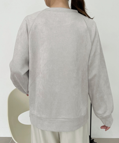 Eclat one（エクラワン）の「【Eclat one×mako】スウェード見え加工 刺繍入り クルーネック スウェット（スウェット・レディース・モカ/ライトグレー/サックスブルー/チャコールグレー・FREE）」の6枚目の写真