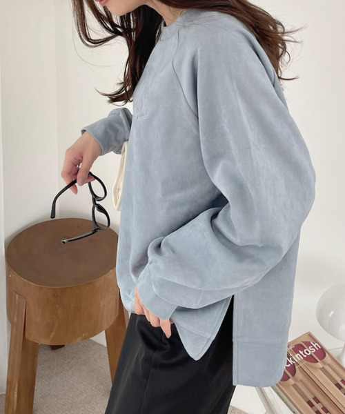 Eclat one（エクラワン）の「【Eclat one×mako】スウェード見え加工 刺繍入り クルーネック スウェット（スウェット・レディース・モカ/ライトグレー/サックスブルー/チャコールグレー・FREE）」の7枚目の写真