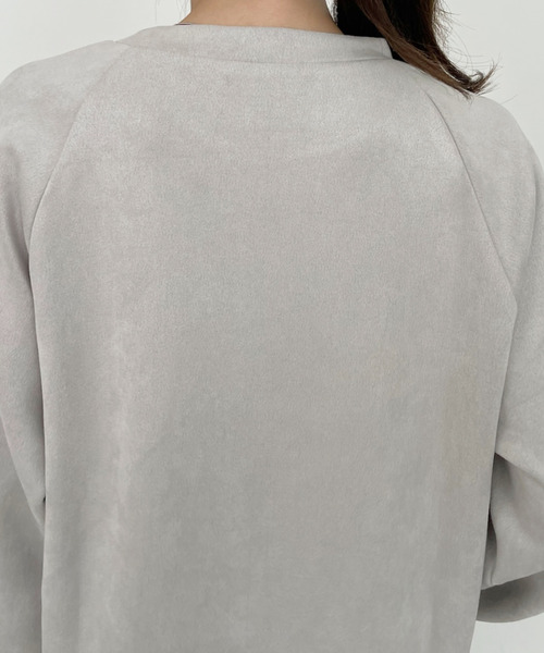 Eclat one（エクラワン）の「【Eclat one×mako】スウェード見え加工 刺繍入り クルーネック スウェット（スウェット・レディース・モカ/ライトグレー/サックスブルー/チャコールグレー・FREE）」の5枚目の写真