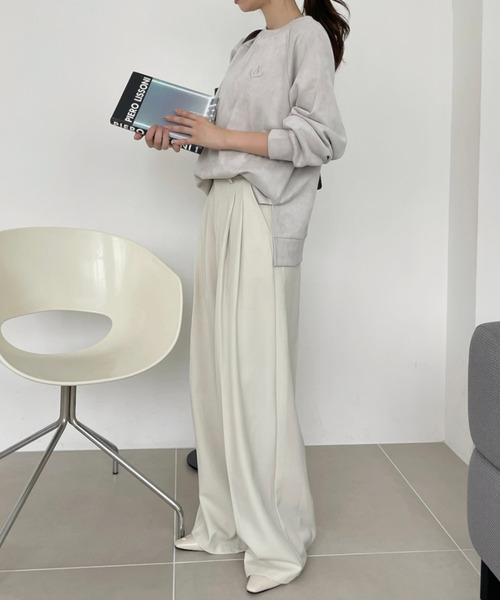 Eclat one（エクラワン）の「【Eclat one×mako】スウェード見え加工 刺繍入り クルーネック スウェット（スウェット・レディース・モカ/ライトグレー/サックスブルー/チャコールグレー・FREE）」の14枚目の写真