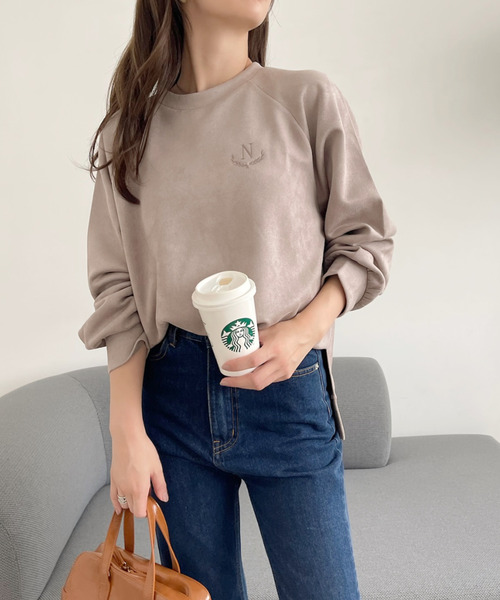 Eclat one（エクラワン）の「【Eclat one×mako】スウェード見え加工 刺繍入り クルーネック スウェット（スウェット・レディース・モカ/ライトグレー/サックスブルー/チャコールグレー・FREE）」の15枚目の写真