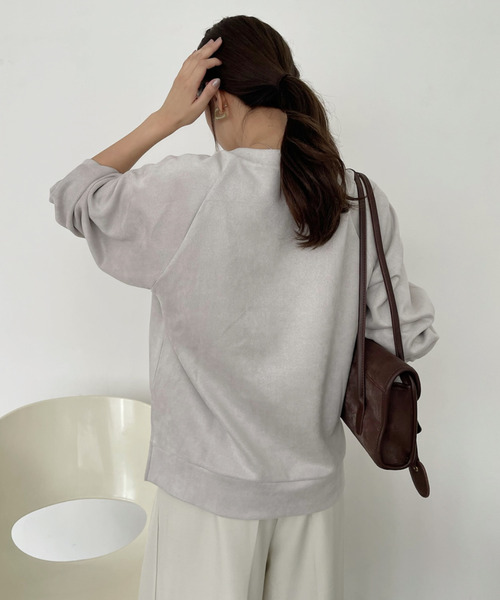 Eclat one（エクラワン）の「【Eclat one×mako】スウェード見え加工 刺繍入り クルーネック スウェット（スウェット・レディース・モカ/ライトグレー/サックスブルー/チャコールグレー・FREE）」の13枚目の写真