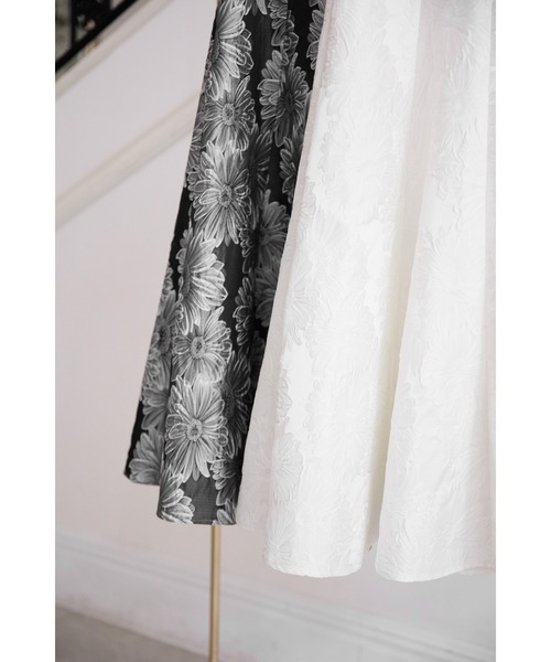 Her lip to（ハーリップトゥー）の「Gerbera Jacquard Skirt（スカート・レディース・ホワイト系/ブラック・S/M）」の6枚目の写真