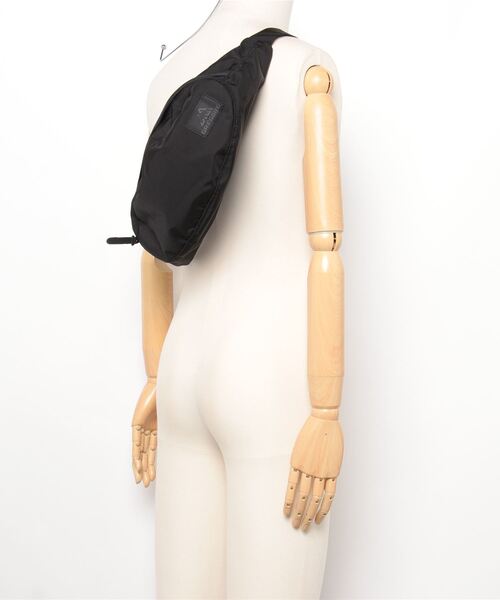 GREGORY（グレゴリー）の「テールランナー V2 TAILRUNNER V2 コーデュラバリスティックブラックライト（ボディバッグ/ウエストポーチ・メンズ・ブラック・ONE SIZE）」の2枚目の写真