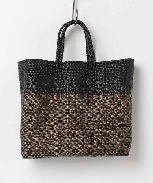 MAISON mou（メゾンムー）の「【Moon Bird/ムーンバード】手編みのメルカドバッグ（M）ARROW・DIAMOND・CHECK・MOTIF・DOT（かごバッグ・レディース・ブルー系その他/ブラック系その他/パープル系その他2/グリーン/オレンジ系その他2/ホワイト/ブルー/レッド系その他2/ホワイト系その他2/ブラック系その他2/ブラック/ライトブルー/ゴールド系その他/ゴールド/ミント/ブラック系その他3・FREE）」の7枚目の写真