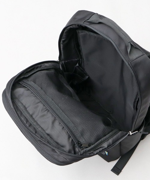 少し大きめ！EASTPAK ブラック リュック A4 ノートPC対応 少し大きめ！EASTPAK ブラック リュック A4 ノートPC対応