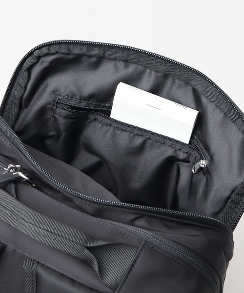 少し大きめ！EASTPAK ブラック リュック A4 ノートPC対応 少し大きめ！EASTPAK ブラック リュック A4 ノートPC対応