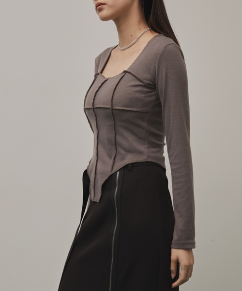 Solace(ソレイス)の「スクエアネックスリムテレコリブトップス(Tシャツ/カットソー・レディース・グレー/ブラック・FREE)」の4枚目の写真
