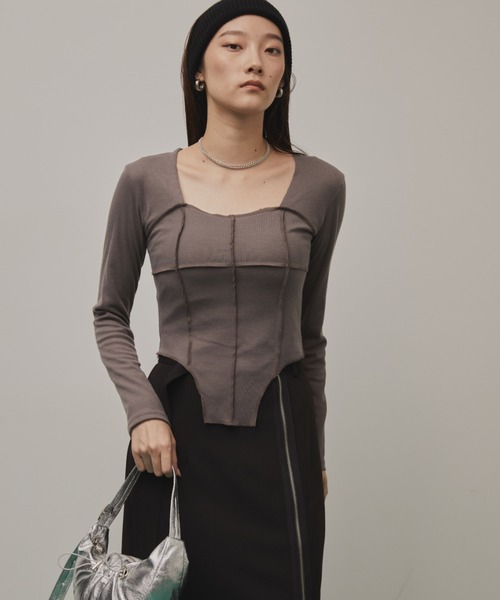 Solace(ソレイス)の「スクエアネックスリムテレコリブトップス(Tシャツ/カットソー・レディース・グレー/ブラック・FREE)」の11枚目の写真