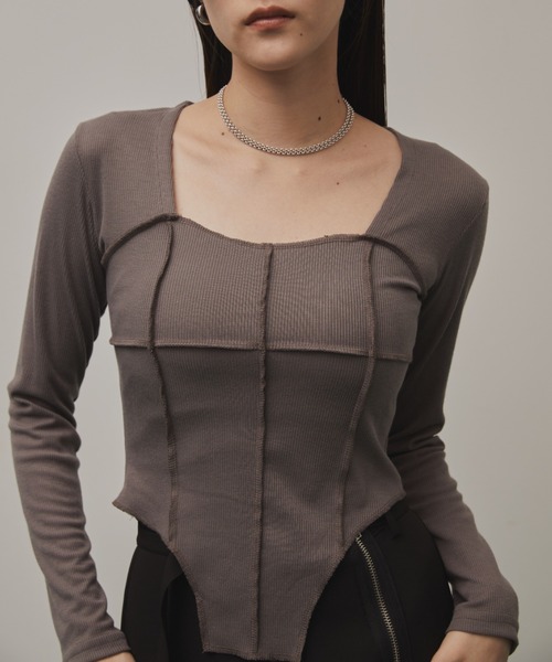 Solace(ソレイス)の「スクエアネックスリムテレコリブトップス(Tシャツ/カットソー・レディース・グレー/ブラック・FREE)」の6枚目の写真