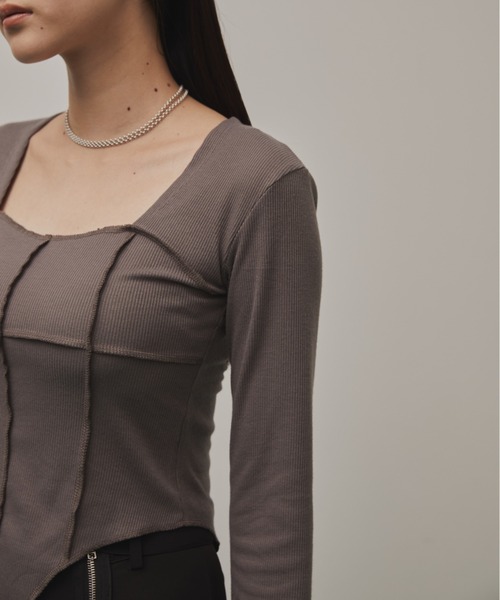 Solace(ソレイス)の「スクエアネックスリムテレコリブトップス(Tシャツ/カットソー・レディース・グレー/ブラック・FREE)」の7枚目の写真