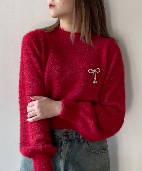 one way（ワンウェイ）の「リボンブローチ付きフェザープルニット（ニット/セーター・レディース・レッド/ホワイト/グレー/ピンク・FREE）」の5枚目の写真