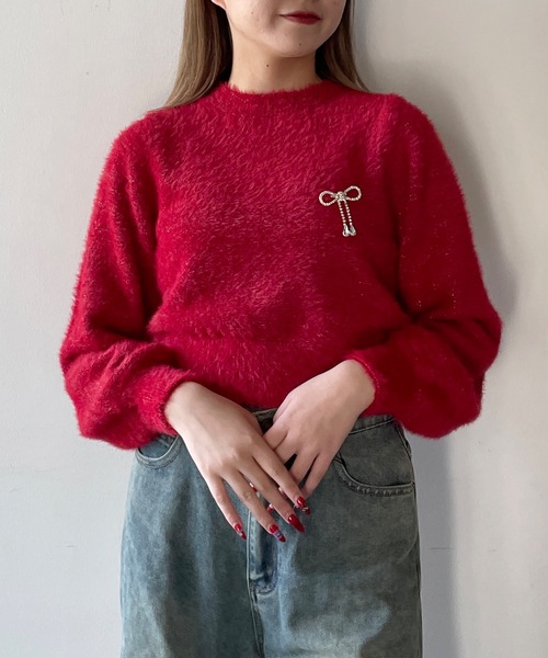 one way（ワンウェイ）の「リボンブローチ付きフェザープルニット（ニット/セーター・レディース・レッド/ホワイト/グレー/ピンク・FREE）」の6枚目の写真