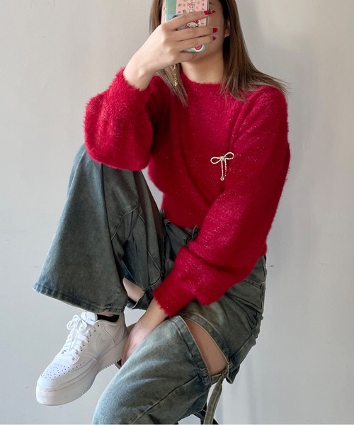 one way（ワンウェイ）の「リボンブローチ付きフェザープルニット（ニット/セーター・レディース・レッド/ホワイト/グレー/ピンク・FREE）」の10枚目の写真