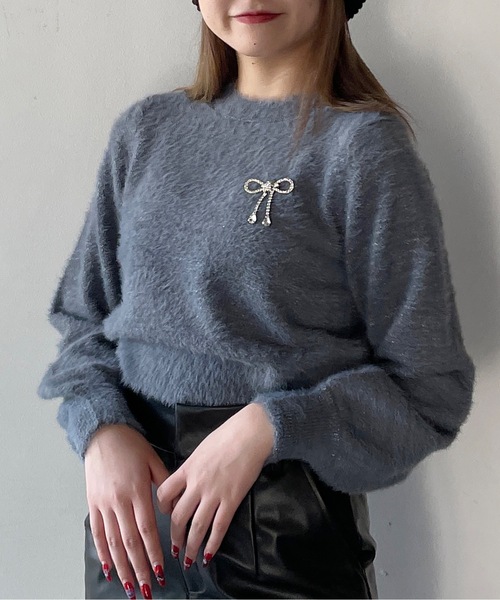 one way（ワンウェイ）の「リボンブローチ付きフェザープルニット（ニット/セーター・レディース・レッド/ホワイト/グレー/ピンク・FREE）」の18枚目の写真