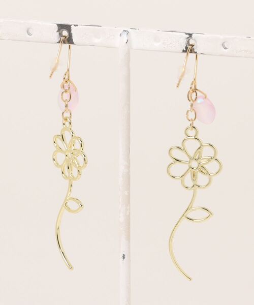 tone（トーン）の「【MUURABBTI】一輪の花とペタルビーズピアス(MA)（ピアス（両耳用）・レディース・ピンク・FREE）」の4枚目の写真