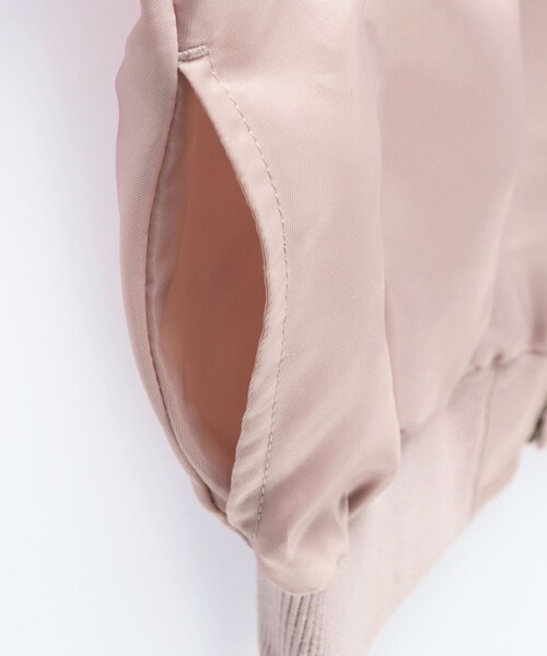 BRANSHES(ブランシェス)の「フリルMA-1ブルゾン(MA-1・キッズ・ピンク/カーキオリーブ・150/100/140/90/110/120/130)」の14枚目の写真