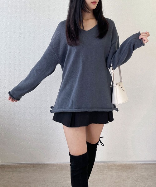 セール】裾のくるっとしたデザインがかわいいVネックニットプル