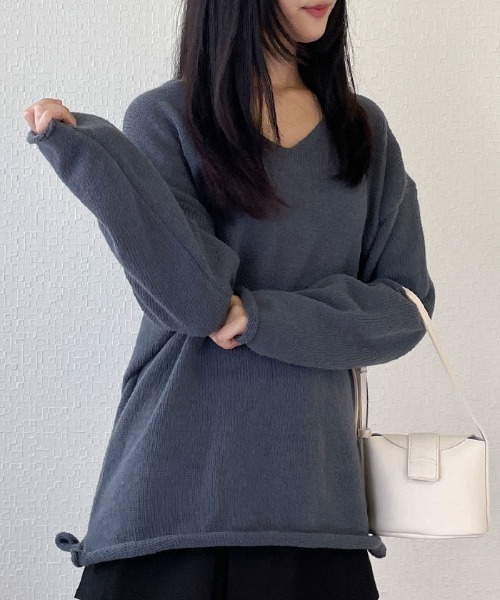 セール】裾のくるっとしたデザインがかわいいVネックニットプル