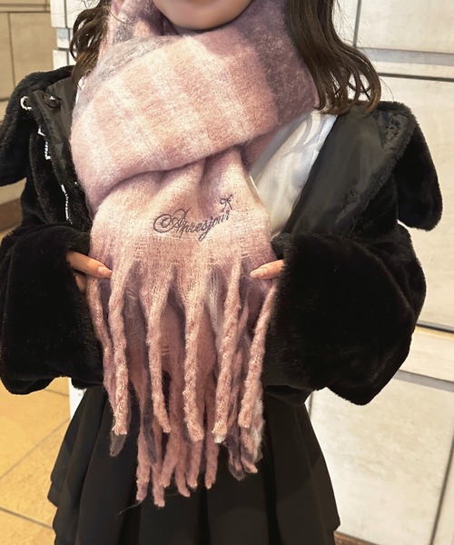 apres jour（アプレジュール）の「アソート刺繍入りマフラー【ZOZOTOWN限定アイテム】（マフラー・レディース・ライトブルー/ブラック/オフホワイト/ピンク系その他/ブラウン系その他・FREE）」の5枚目の写真
