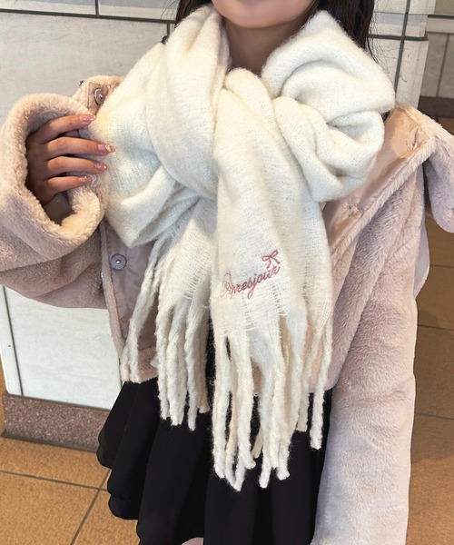 apres jour（アプレジュール）の「アソート刺繍入りマフラー【ZOZOTOWN限定アイテム】（マフラー・レディース・ライトブルー/ブラック/オフホワイト/ピンク系その他/ブラウン系その他・FREE）」の8枚目の写真