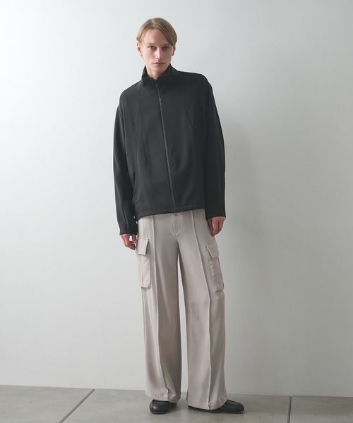 STUDIOUS（ステュディオス）の「【STUDIOUS】STAR FLEX CARGO PANTS/シワになりにくい/ウエスト調整可能（カーゴパンツ・メンズ・ライトベージュ/ブラック・2/1）」の2枚目の写真