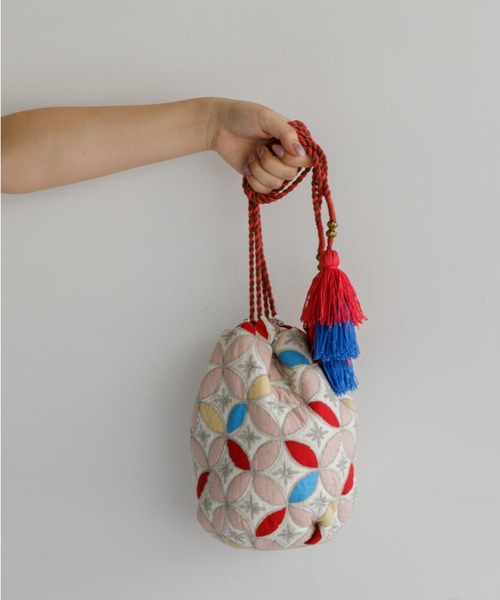 AMERICAN RAG CIE（アメリカンラグシー）の「LEIN キルト巾着バッグ（ショルダーバッグ・レディース・ブラウン/サーモンピンク・FREE）」の9枚目の写真