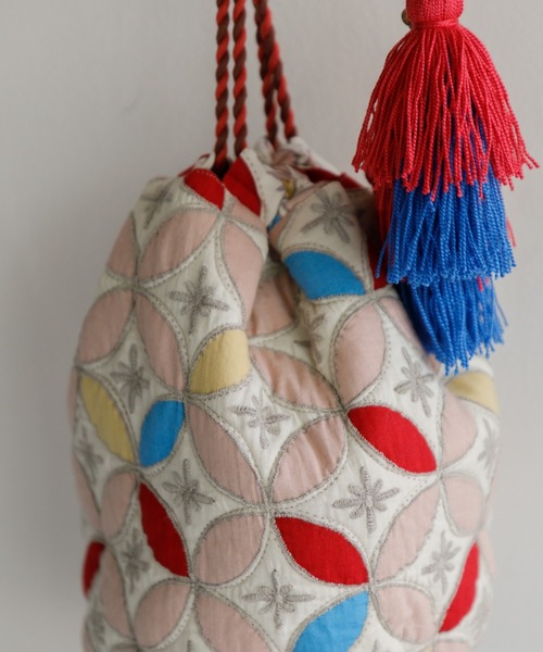 AMERICAN RAG CIE（アメリカンラグシー）の「LEIN キルト巾着バッグ（ショルダーバッグ・レディース・ブラウン/サーモンピンク・FREE）」の10枚目の写真