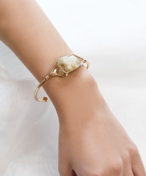 Fun & Daily(ファンアンドデイリー)の「F&D : ストーンリンクバングル(バングル/リストバンド・レディース・ホワイト/ブルー/グリーン・FREE)」の6枚目の写真