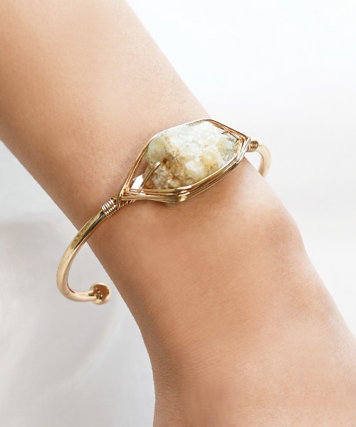 Fun & Daily(ファンアンドデイリー)の「F&D : ストーンリンクバングル(バングル/リストバンド・レディース・ホワイト/ブルー/グリーン・FREE)」の7枚目の写真