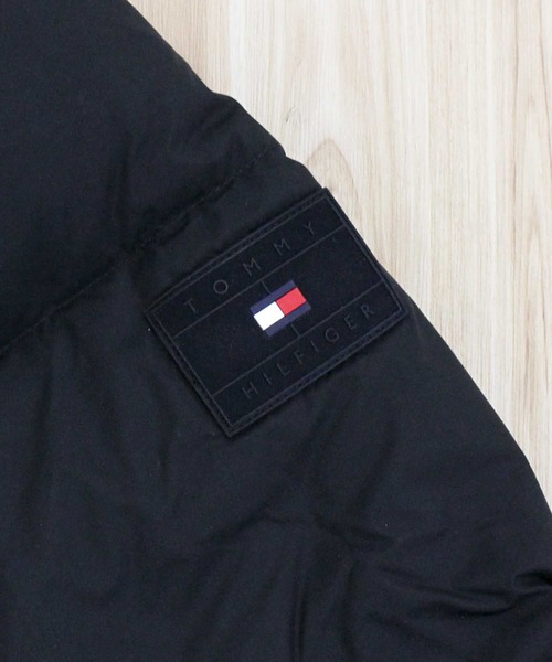 TOMMY HILFIGER（トミーヒルフィガー）の「ヒルフィガー ダウン フード付きジャケット Men's Hilfiger Down Hooded Jacket（ダウンジャケット/コート・メンズ・ブラック・S/M/L）」の4枚目の写真