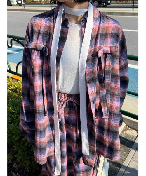 WC（ダブル シー）の「リボンチェックビッグシャツ（シャツ/ブラウス・レディース・ブラウン/グリーン/ピンク・FREE）」の3枚目の写真