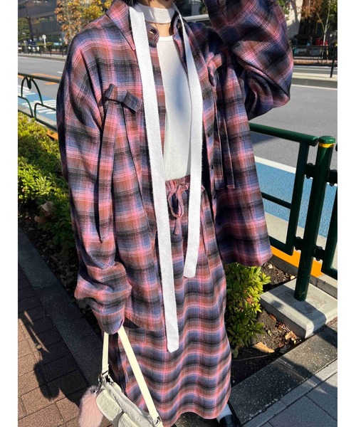 WC（ダブル シー）の「リボンチェックビッグシャツ（シャツ/ブラウス・レディース・ブラウン/グリーン/ピンク・FREE）」の20枚目の写真