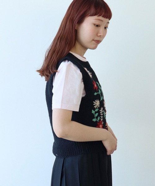 AMBIDEX Store ○〇 ネパールハンドニット 花束刺繍 ベスト(F