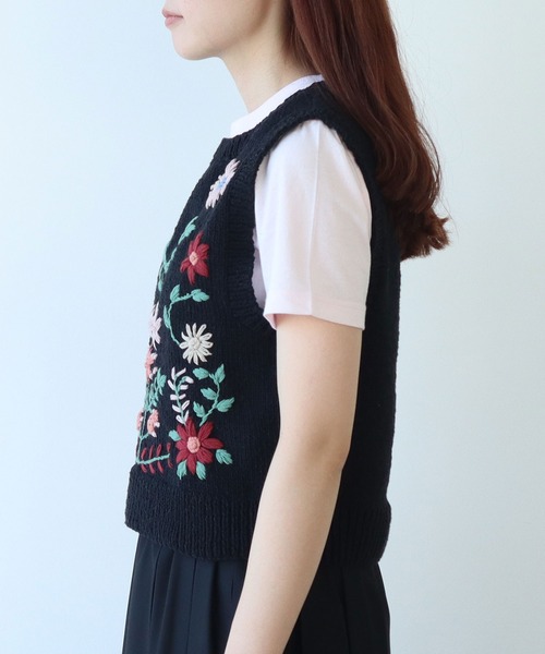セール】○ネパールハンドニット 花束刺繍ベスト（ベスト