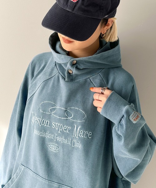 Java(ジャバ)の「《Javaジャバコラボ》個性が際立つアートな一着!ヴィンテージ風フットボールデザインピグメントオーバーサイズパーカー(長袖)(パーカー・メンズ・ブルー系/ベージュ系その他/チャコールグレー・X-LARGE/LARGE/MEDIUM/SMALL)」の3枚目の写真