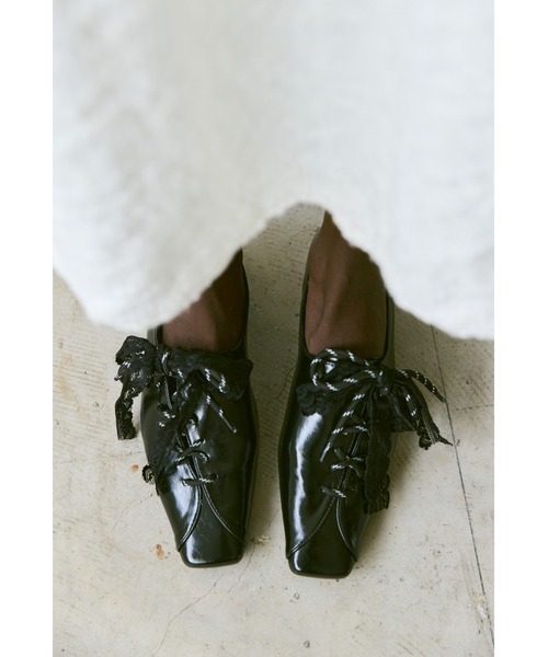 un/neu（アンノイ）の「ダブルレースアップスクエアトゥパンプス（パンプス・レディース・ブラウン/ブラック・MEDIUM/SMALL/LARGE）」の19枚目の写真