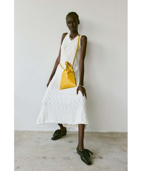 un/neu（アンノイ）の「ダブルレースアップスクエアトゥパンプス（パンプス・レディース・ブラウン/ブラック・MEDIUM/SMALL/LARGE）」の6枚目の写真