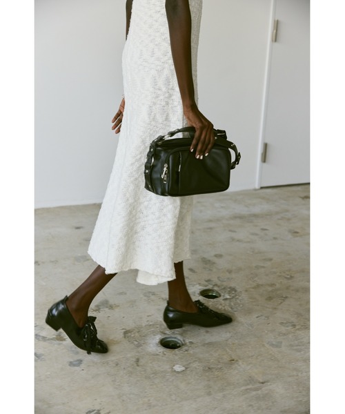 un/neu（アンノイ）の「ダブルレースアップスクエアトゥパンプス（パンプス・レディース・ブラウン/ブラック・MEDIUM/SMALL/LARGE）」の9枚目の写真