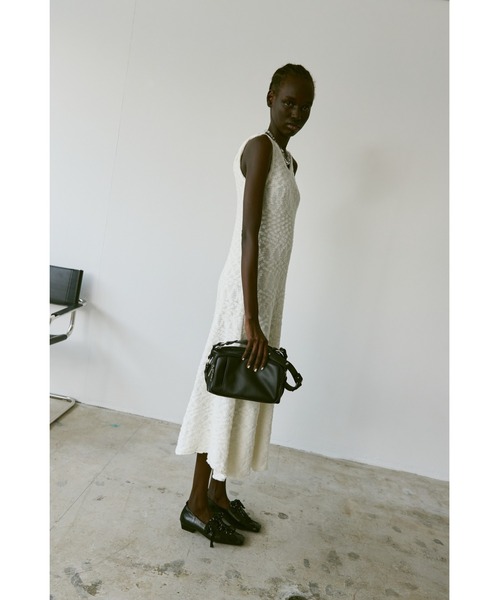 un/neu（アンノイ）の「ダブルレースアップスクエアトゥパンプス（パンプス・レディース・ブラウン/ブラック・MEDIUM/SMALL/LARGE）」の10枚目の写真