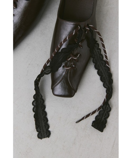 un/neu（アンノイ）の「ダブルレースアップスクエアトゥパンプス（パンプス・レディース・ブラウン/ブラック・MEDIUM/SMALL/LARGE）」の11枚目の写真