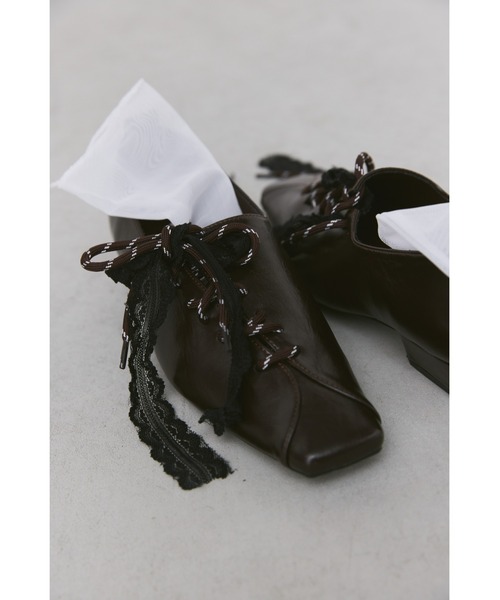 un/neu（アンノイ）の「ダブルレースアップスクエアトゥパンプス（パンプス・レディース・ブラウン/ブラック・MEDIUM/SMALL/LARGE）」の12枚目の写真