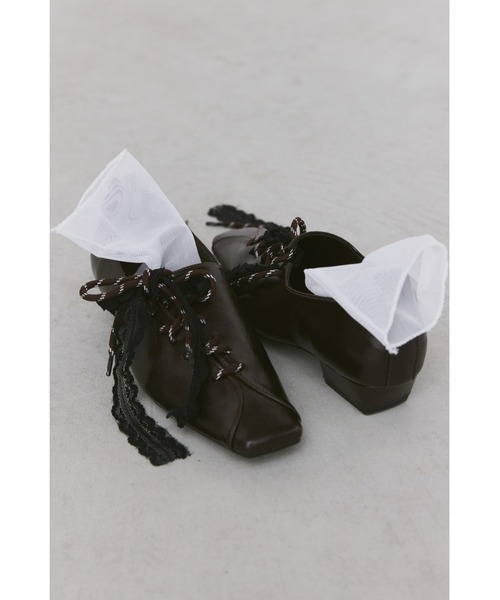 un/neu（アンノイ）の「ダブルレースアップスクエアトゥパンプス（パンプス・レディース・ブラウン/ブラック・MEDIUM/SMALL/LARGE）」の13枚目の写真