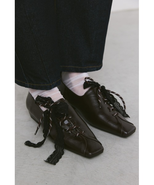 un/neu（アンノイ）の「ダブルレースアップスクエアトゥパンプス（パンプス・レディース・ブラウン/ブラック・MEDIUM/SMALL/LARGE）」の17枚目の写真