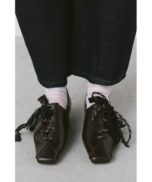 un/neu（アンノイ）の「ダブルレースアップスクエアトゥパンプス（パンプス・レディース・ブラウン/ブラック・MEDIUM/SMALL/LARGE）」の18枚目の写真