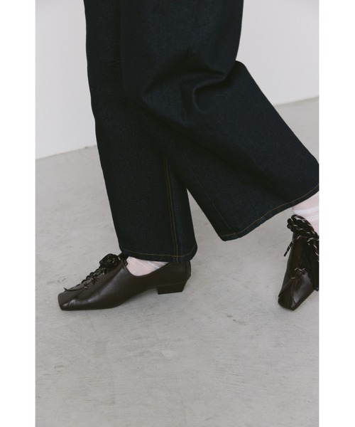 un/neu（アンノイ）の「ダブルレースアップスクエアトゥパンプス（パンプス・レディース・ブラウン/ブラック・MEDIUM/SMALL/LARGE）」の22枚目の写真