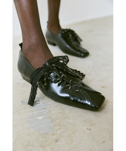un/neu（アンノイ）の「ダブルレースアップスクエアトゥパンプス（パンプス・レディース・ブラウン/ブラック・MEDIUM/SMALL/LARGE）」の20枚目の写真