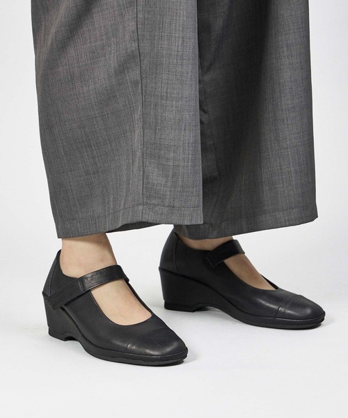 D'ICI(ディッシィ)の「アンクルベルトスクエアパンプス(パンプス・レディース・ライトブラック/グレー系その他/ブラック系その他3/タイガーカモ/トップグレー/ブラック・22cm/22.5cm/23cm/23.5cm/24cm/24.5cm/21.5㎝/25cm)」の19枚目の写真