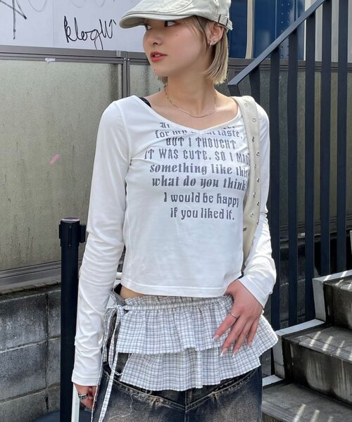 WHO'S WHO gallery(フーズフーギャラリー)の「メッセージVネックトップス(Tシャツ/カットソー・レディース・グレー/ブラック/ピンク/ホワイト・FREE)」の3枚目の写真