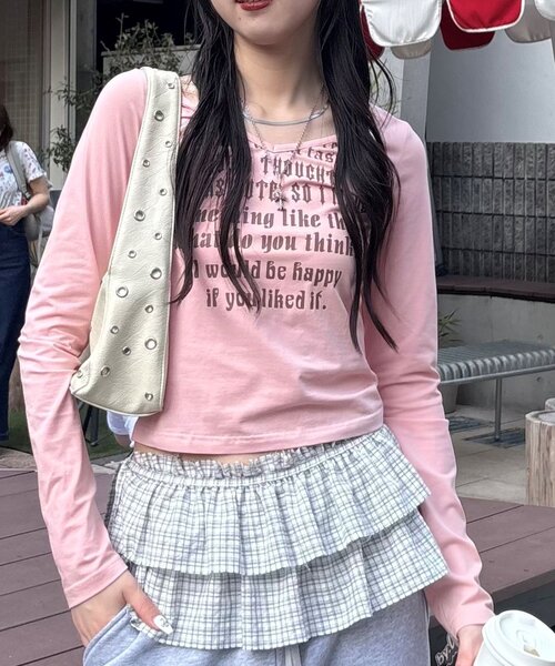 WHO'S WHO gallery(フーズフーギャラリー)の「メッセージVネックトップス(Tシャツ/カットソー・レディース・グレー/ブラック/ピンク/ホワイト・FREE)」の2枚目の写真